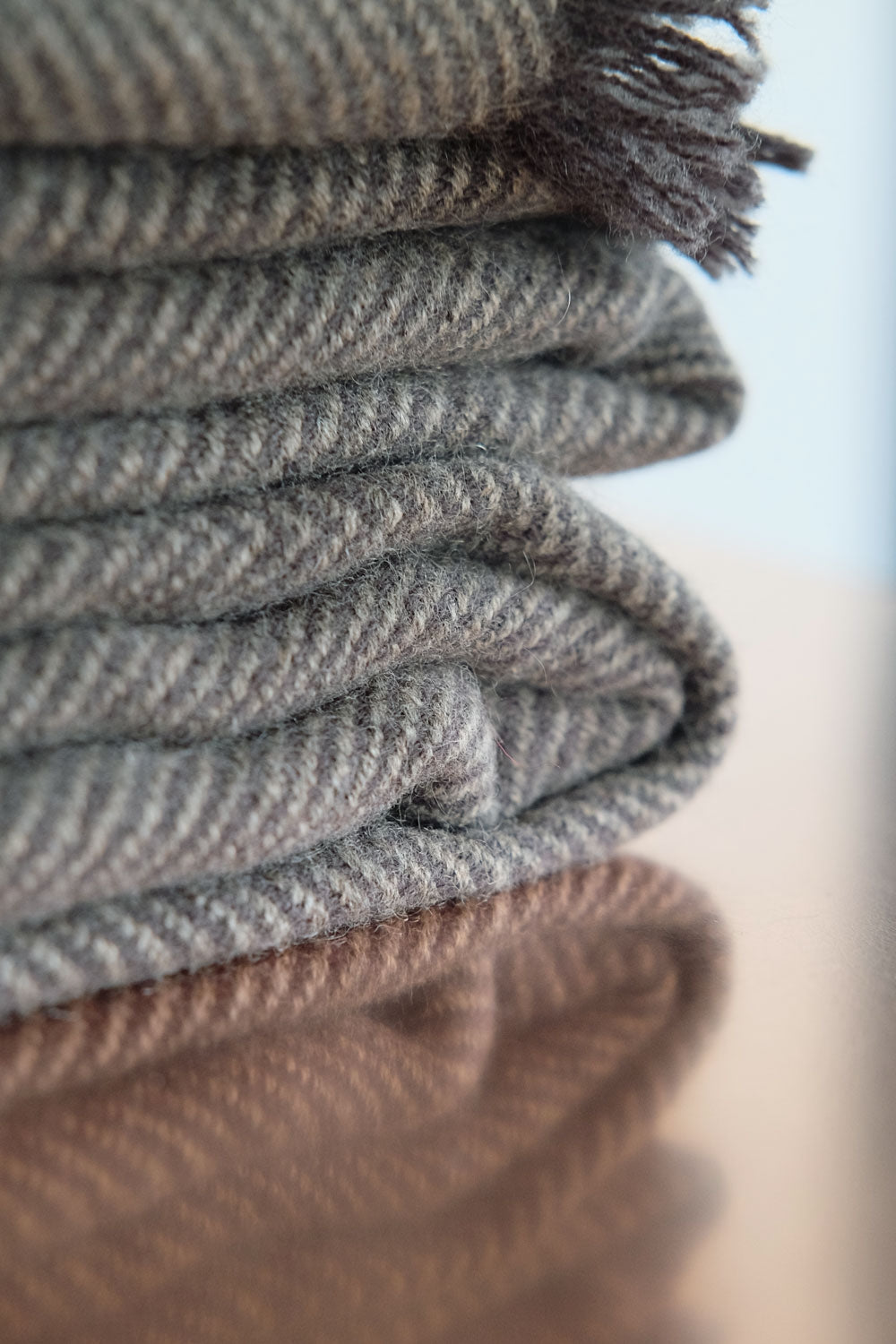 Erable 130 x 190 en cachemire mixte - Vue 4 - anthracite-marmotte chiné - Mahogany