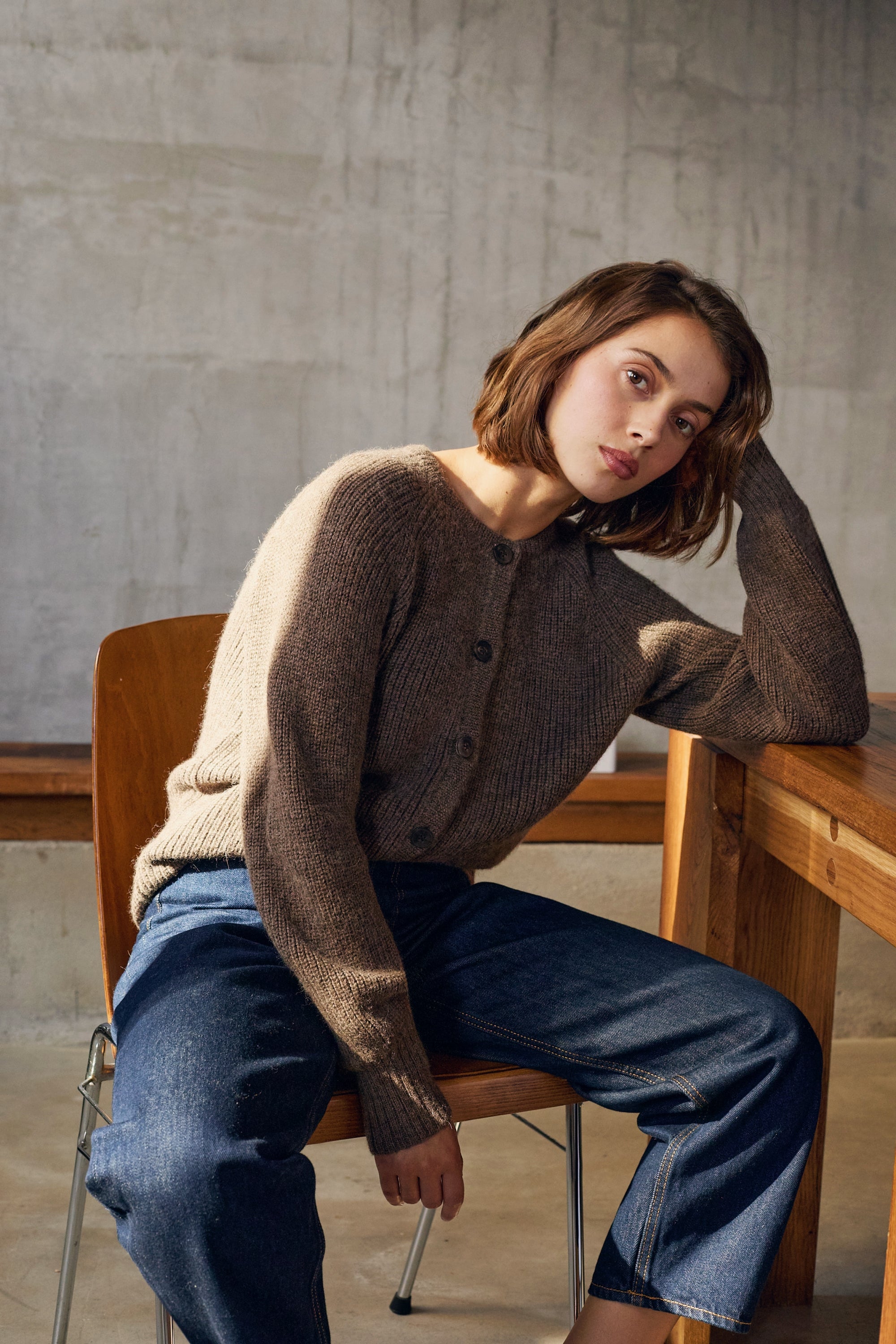Strickjacke aus Baby-Alpaka, 100 % Baby-Alpaka, Damen, runder Ausschnitt, Knopfverschluss, gerade Passform, lange Ärmel, fein, , Mahogany