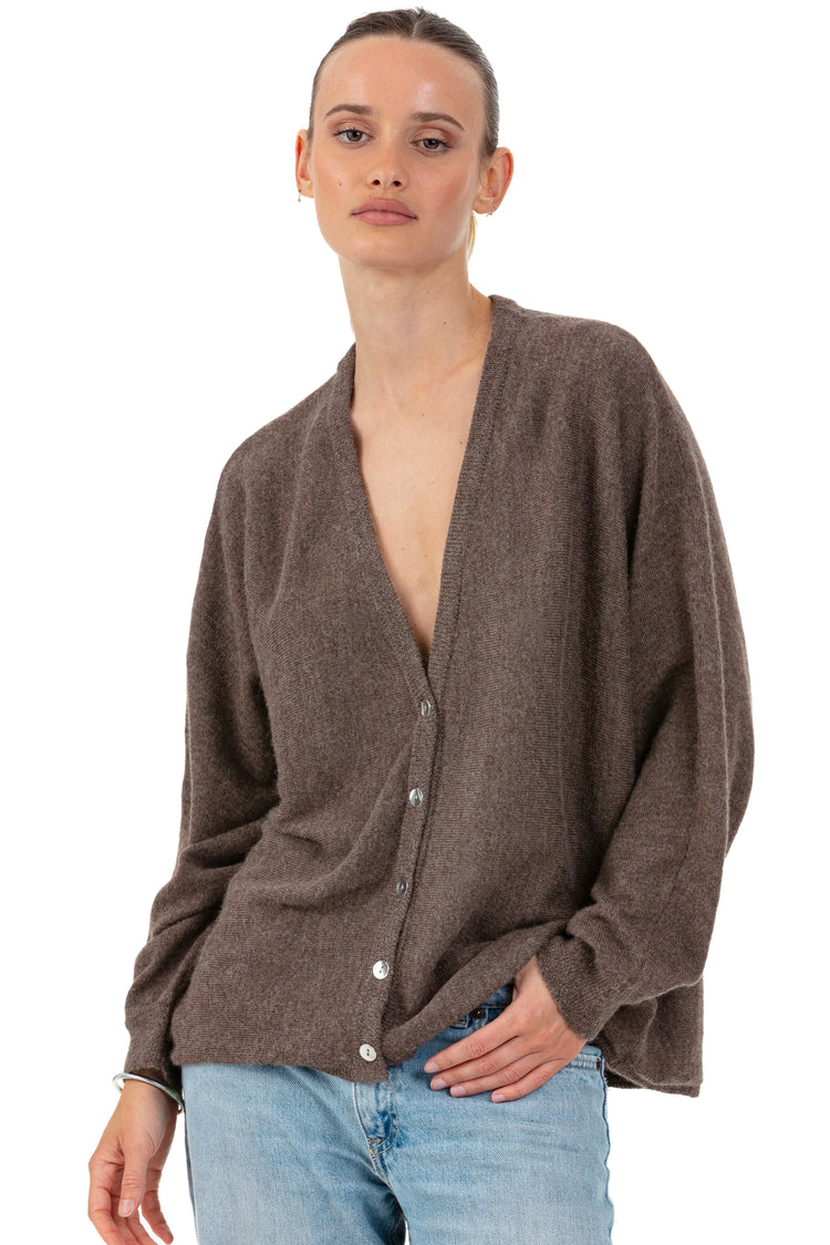 Strickjacke aus Baby-Alpaka, 100 % Baby-Alpaka, Damen, V-Ausschnitt, Knopfverschluss, Oversize-Schnitt, lange Ärmel, fein, , Mahogany