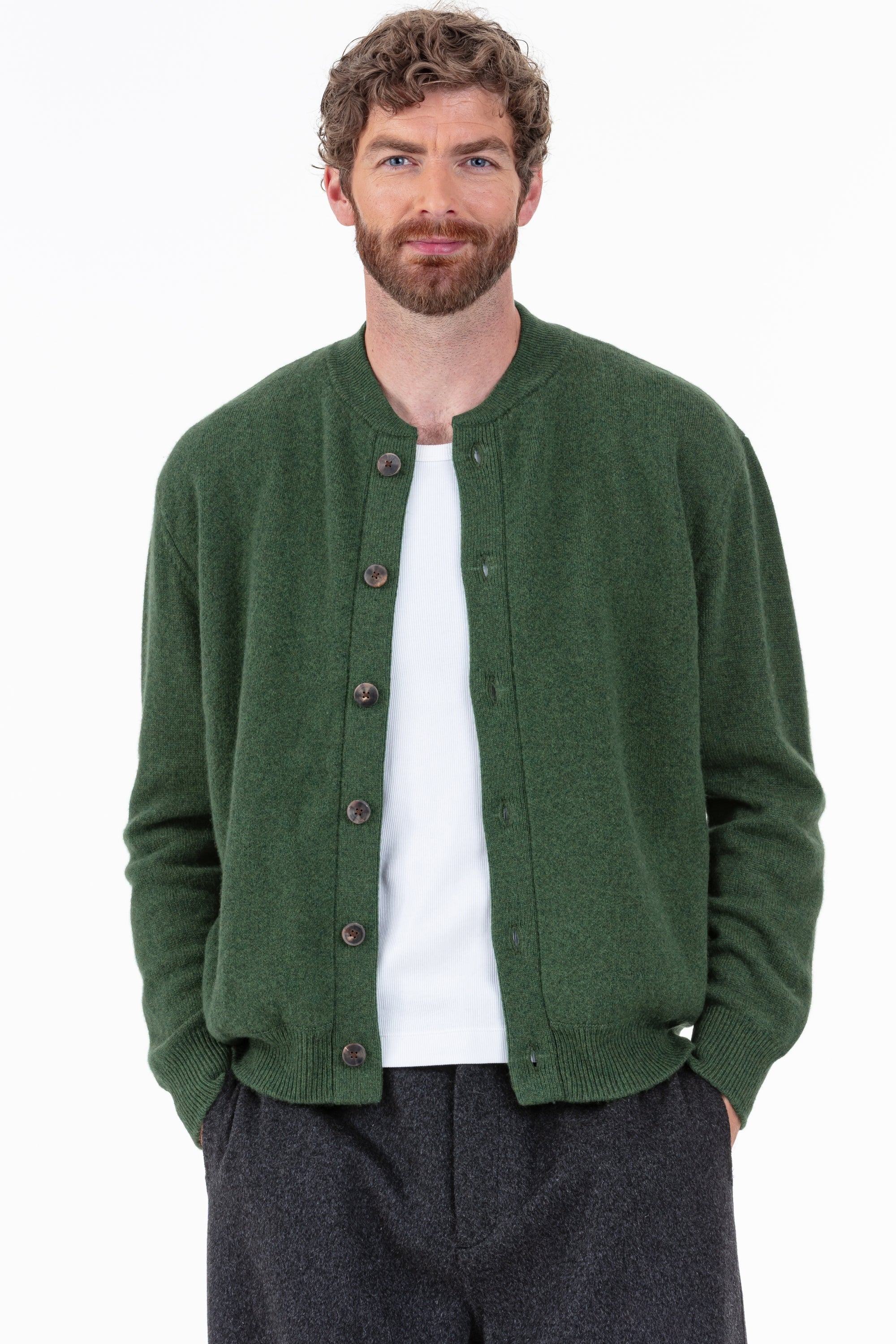 Cardigan aus Kaschmir, 100 % Kaschmir, Herren, Rundhalsausschnitt, Knopfverschluss, gerader Schnitt, lange Ärmel, normal / 2 und 4 Fäden, normales Strickbild, Mahogany