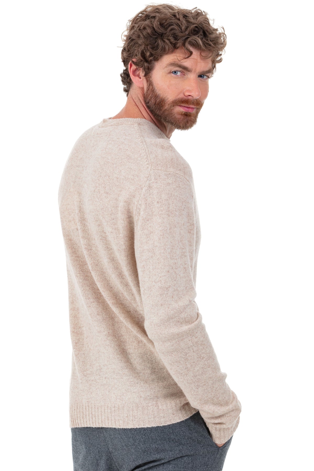 Piotr en chameau homme - Vue 1 - nature - Mahogany
