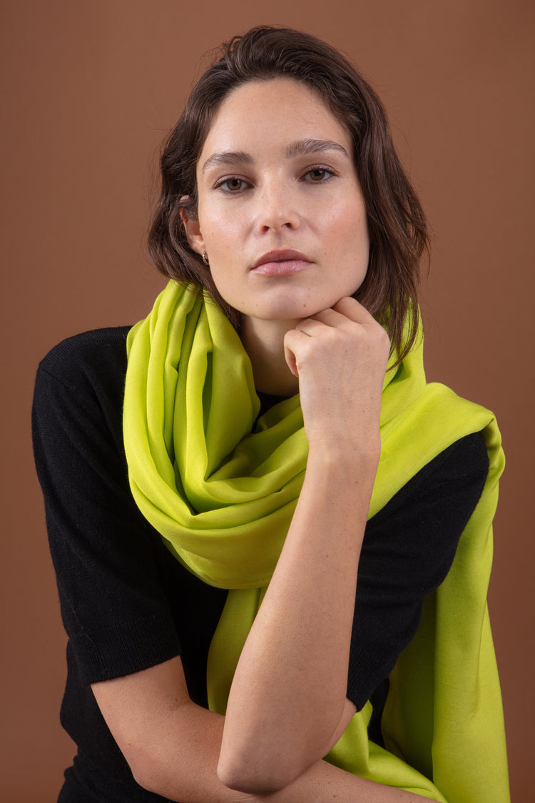Adèle aus Kaschmir und Seide unisex - vert pétillant - Mahogany