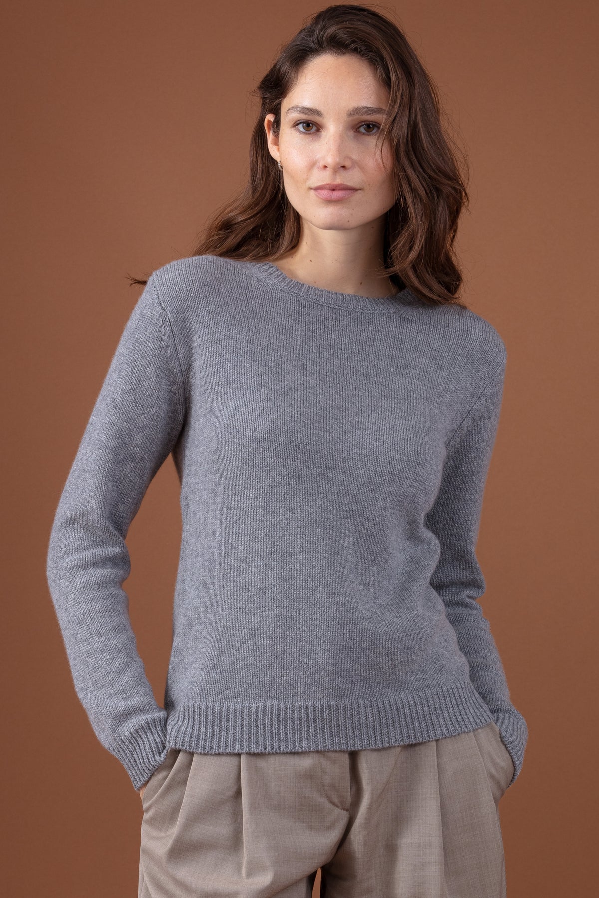 Pullover aus Kaschmir, 100 % Kaschmir, Damen, Rundhalsausschnitt, gerader Schnitt, lange Ärmel, grob / 6 Fäden und mehr, normales Strickgewebe, Mahogany
