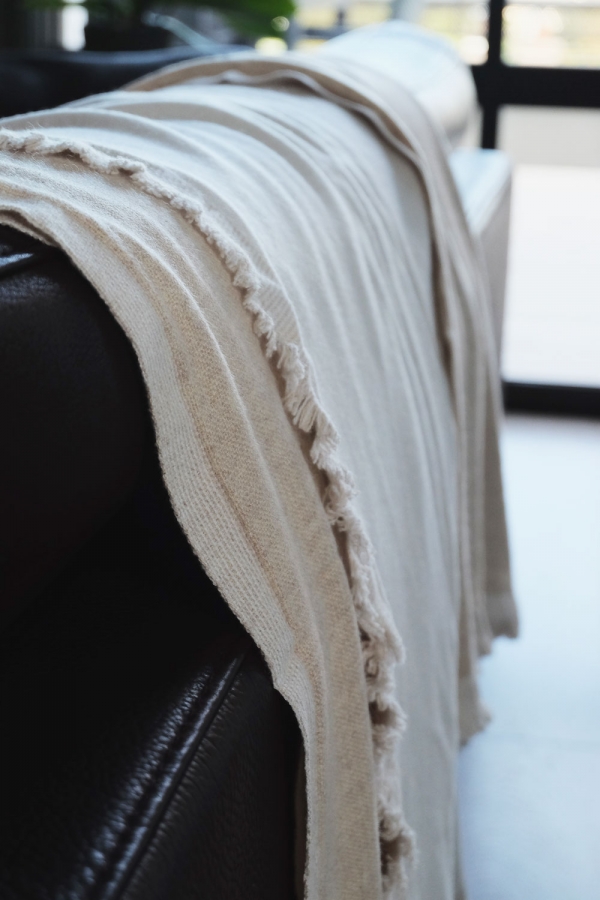 Cashmere accessoires kaschmir plaid decke fougere 130 x 190 ecru zeitloses beige 130 x 190 cm